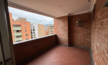 vendo Apartamento en Laureles LINDO Y amplio IDEAL PARA PEMODELAR!