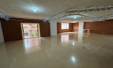 vendo Apartamento en Laureles LINDO Y amplio IDEAL PARA PEMODELAR!