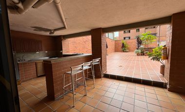 vendo Apartamento en Laureles LINDO Y amplio IDEAL PARA PEMODELAR!