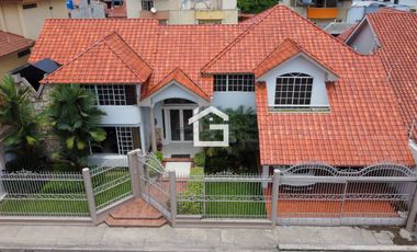 Casa de Lujo en Venta en Sector Unioro, Machala – Exclusividad y Ubicación Privilegiada