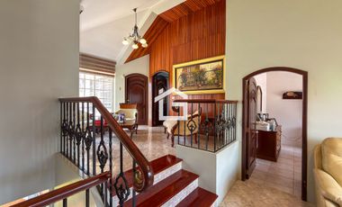 Casa de Lujo en Venta en Sector Unioro, Machala – Exclusividad y Ubicación Privilegiada