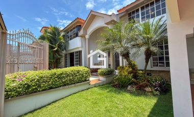 Casa de Lujo en Venta en Sector Unioro, Machala – Exclusividad y Ubicación Privilegiada