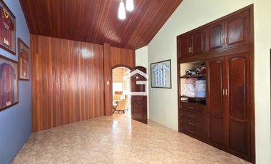 Casa de Lujo en Venta en Sector Unioro, Machala – Exclusividad y Ubicación Privilegiada