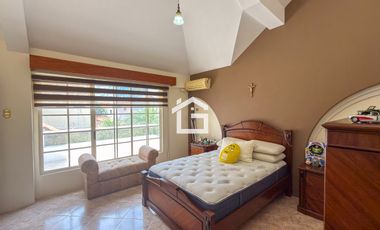 Casa de Lujo en Venta en Sector Unioro, Machala – Exclusividad y Ubicación Privilegiada