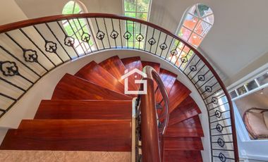 Casa de Lujo en Venta en Sector Unioro, Machala – Exclusividad y Ubicación Privilegiada