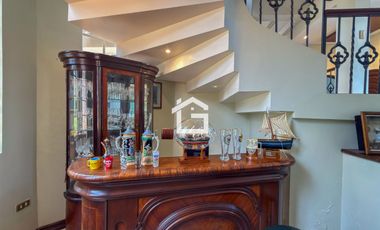 Casa de Lujo en Venta en Sector Unioro, Machala – Exclusividad y Ubicación Privilegiada