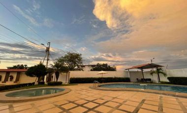 MILINA: VENDO CASA EN CONJUNTO A PASOS DEL MAR