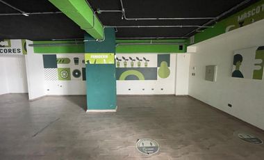 ARRIENDO Local comercial de 140 m2 Strip center, Metro San Joaquín