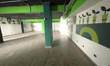 ARRIENDO Local comercial de 140 m2 Strip center, Metro San Joaquín