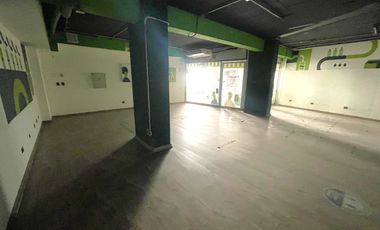 ARRIENDO Local comercial de 140 m2 Strip center, Metro San Joaquín