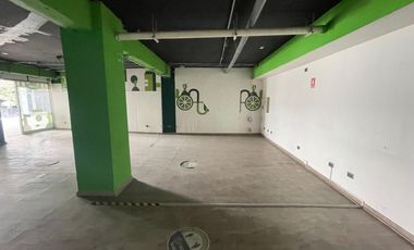 ARRIENDO Local comercial de 140 m2 Strip center, Metro San Joaquín
