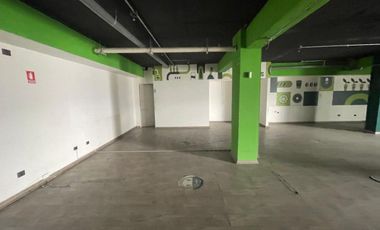 ARRIENDO Local comercial de 140 m2 Strip center, Metro San Joaquín