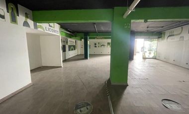 ARRIENDO Local comercial de 140 m2 Strip center, Metro San Joaquín