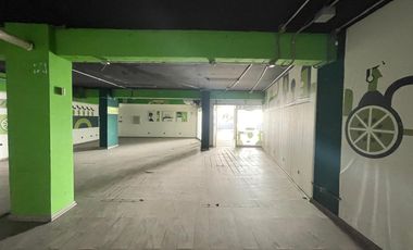 ARRIENDO Local comercial de 140 m2 Strip center, Metro San Joaquín