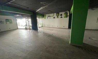ARRIENDO Local comercial de 140 m2 Strip center, Metro San Joaquín