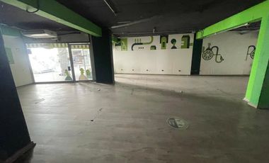 ARRIENDO Local comercial de 140 m2 Strip center, Metro San Joaquín