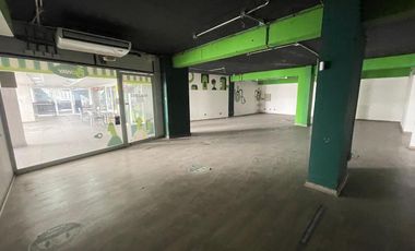 ARRIENDO Local comercial de 140 m2 Strip center, Metro San Joaquín