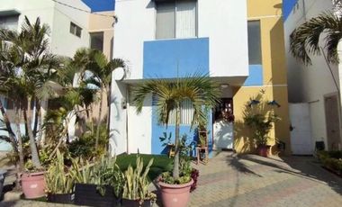 SALINAS CONJUNTO PRIVADO: CASA 3/3 CON PISCINA