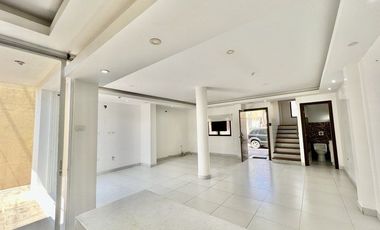 SALINAS CONJUNTO PRIVADO: CASA 3/4 CON PISCINA
