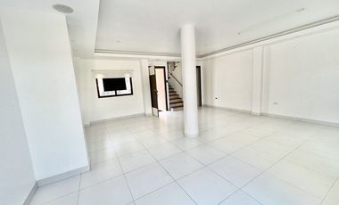 SALINAS CONJUNTO PRIVADO: CASA 3/4 CON PISCINA