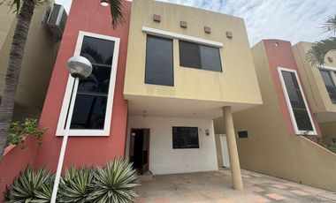 SALINAS CONJUNTO PRIVADO: CASA 3/4 CON PISCINA