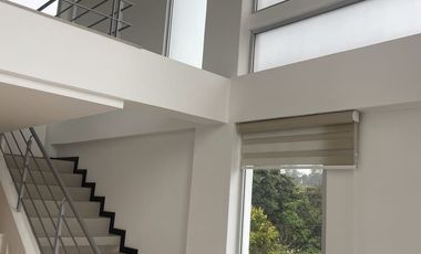 LOFT DE VENTA O RENTA EN TUMBACO DENTRO DE CONJUNTO CON SEGURIDAD 24/7