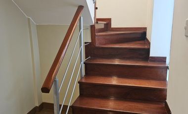 SE ALQUILA LINDO DUPLEX BIEN UBICADO