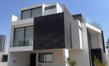 Casa amueblada en renta 4 recamaras en Parque Viena Lomas de Angelópolis 2