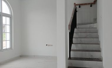 Rumah dijual Murah, 2 Lantai Ciracas, Jakarta Timur 15 menit Tol cibubur