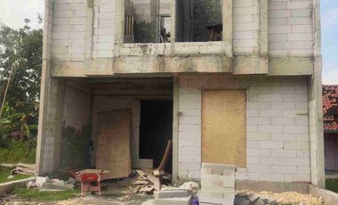 RUMAH CANTIK MINIMALIS 2 LANTAI MODERN DALAM PERUMAHAN STRATEGIS DI PINGGIR JALAN UTAMA MAJENANG
