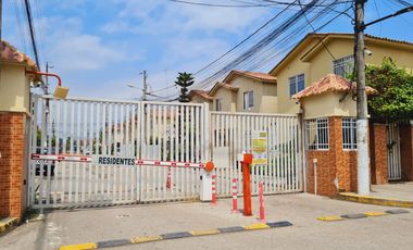 Alquiler de Cómoda Casa de 3 Dormitorios, dentro de Conjunto Cerrado - Urbanización Villa Bonita Etapa 5, Vía a Daule