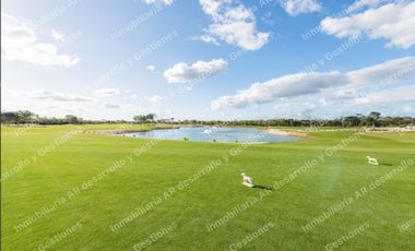 ULTIMO LOTE RESIDENCIAL EN CLUB DE GOLF  752.22m2  – FRENTE AL CAMPO DE GOLF EN LA ZONA NORTE DE MÉRIDA, YUC.