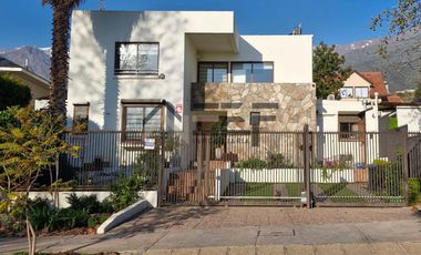 Se vende casa con energia solar 5d-4b-4estac