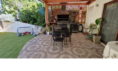 Se vende casa con energia solar 5d-4b-4estac