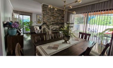 Se vende casa con energia solar 5d-4b-4estac