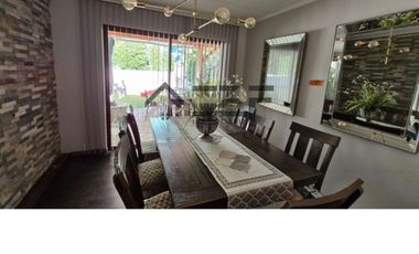 Se vende casa con energia solar 5d-4b-4estac