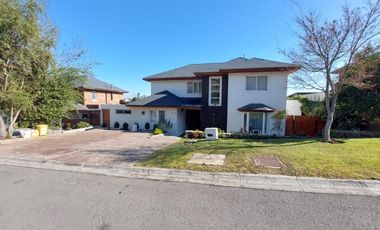 Venta De Casa En Condominio El Sentauro En Macul