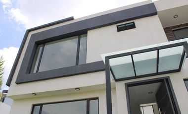 CASA EN VENTA POR ESTRENAR de 380 MTS. EN VENTA EN URBANIZACION DE PUEMBO