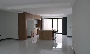 CASA EN VENTA POR ESTRENAR de 380 MTS. EN VENTA EN URBANIZACION DE PUEMBO