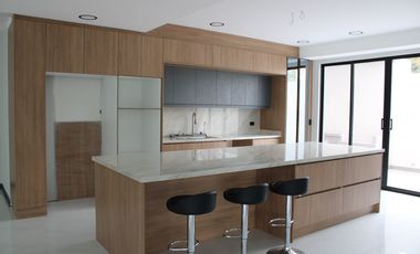 CASA EN VENTA POR ESTRENAR de 380 MTS. EN VENTA EN URBANIZACION DE PUEMBO