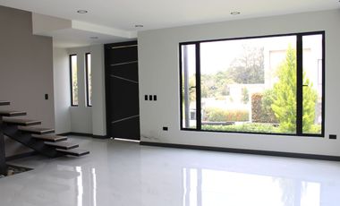 CASA EN VENTA POR ESTRENAR de 380 MTS. EN VENTA EN URBANIZACION DE PUEMBO