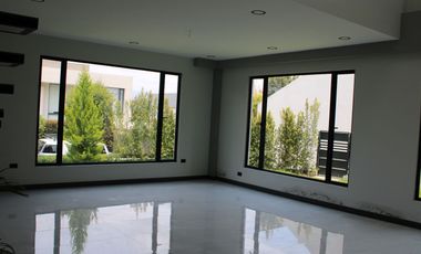 CASA EN VENTA POR ESTRENAR de 380 MTS. EN VENTA EN URBANIZACION DE PUEMBO