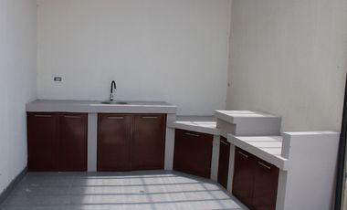 CASA EN VENTA POR ESTRENAR de 380 MTS. EN VENTA EN URBANIZACION DE PUEMBO
