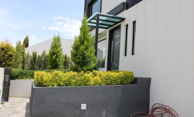 CASA EN VENTA POR ESTRENAR de 380 MTS. EN VENTA EN URBANIZACION DE PUEMBO