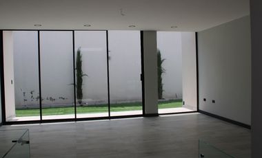 CASA EN VENTA POR ESTRENAR de 380 MTS. EN VENTA EN URBANIZACION DE PUEMBO
