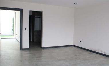 CASA EN VENTA POR ESTRENAR de 380 MTS. EN VENTA EN URBANIZACION DE PUEMBO
