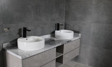 CASA EN VENTA POR ESTRENAR de 380 MTS. EN VENTA EN URBANIZACION DE PUEMBO
