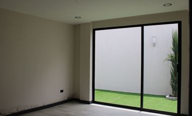 CASA EN VENTA POR ESTRENAR de 380 MTS. EN VENTA EN URBANIZACION DE PUEMBO