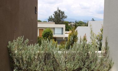 CASA EN VENTA POR ESTRENAR de 380 MTS. EN VENTA EN URBANIZACION DE PUEMBO
