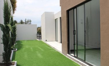CASA EN VENTA POR ESTRENAR de 380 MTS. EN VENTA EN URBANIZACION DE PUEMBO